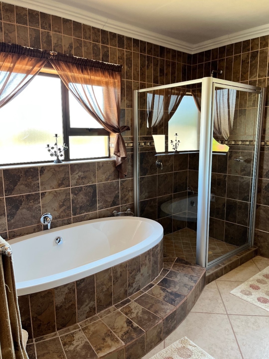6 Bedroom Property for Sale in Tergniet Western Cape
